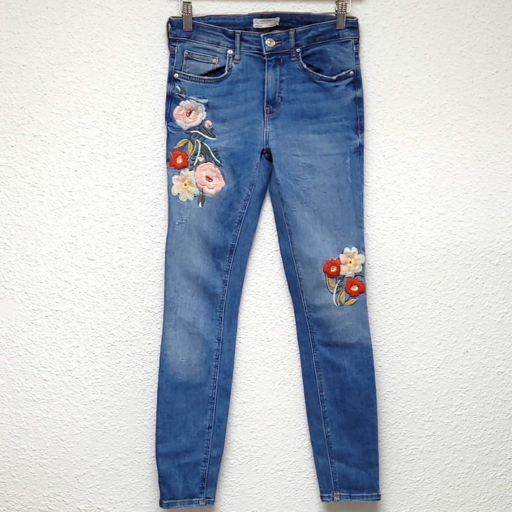 Zara Embroidered Distressing Skinny Jeans; Size 4